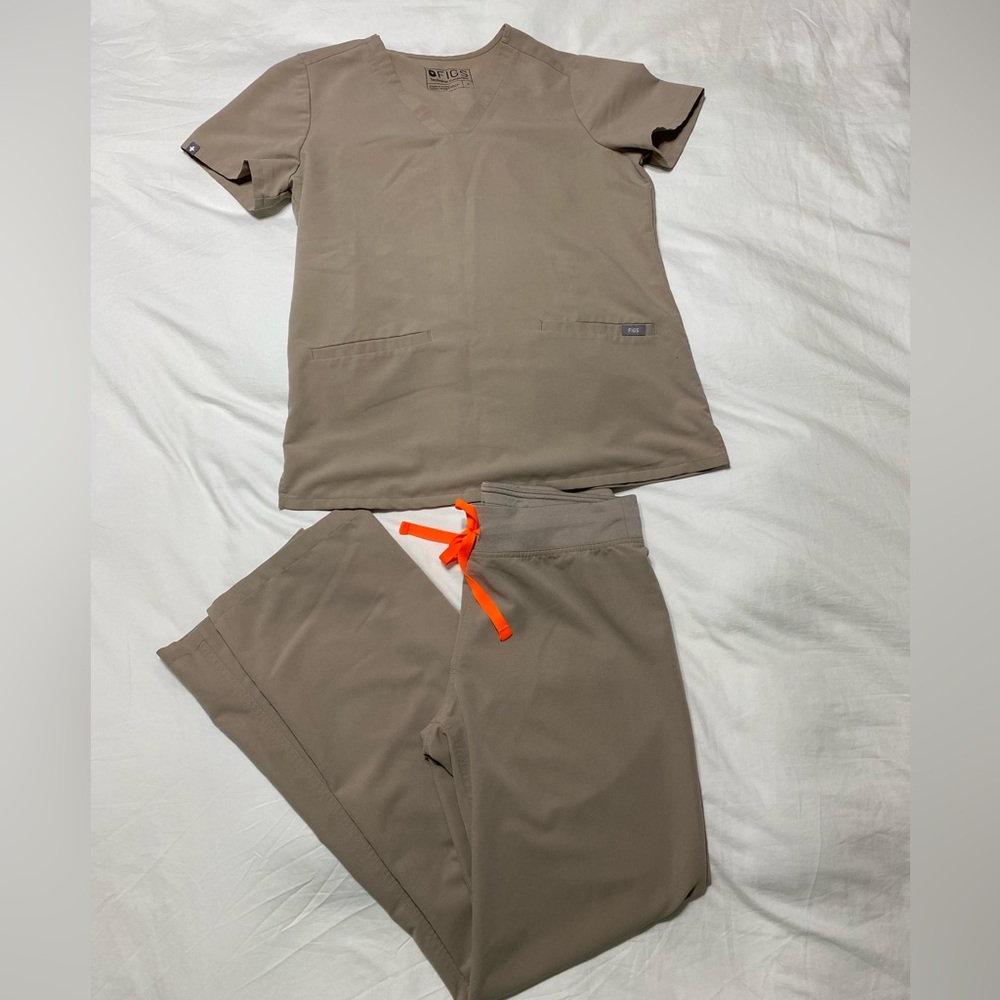 FIGS Khaki Scrub Kit